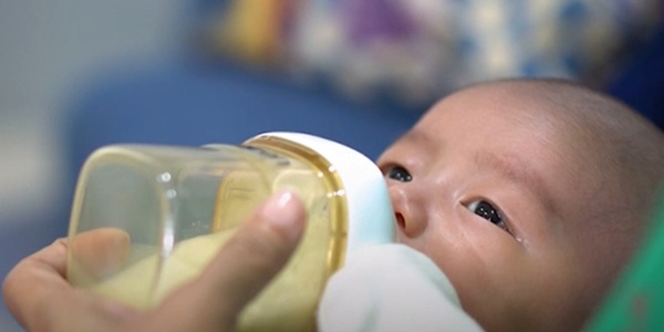 Baby milk crisis: more toxins found 443_baby bottle feeding.jpg